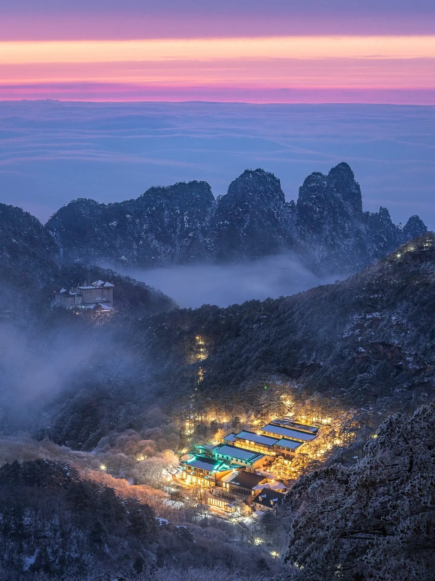 《安徽黄山:领略自然造化的奇观》   地址:安徽省黄山市黄山区汤口镇