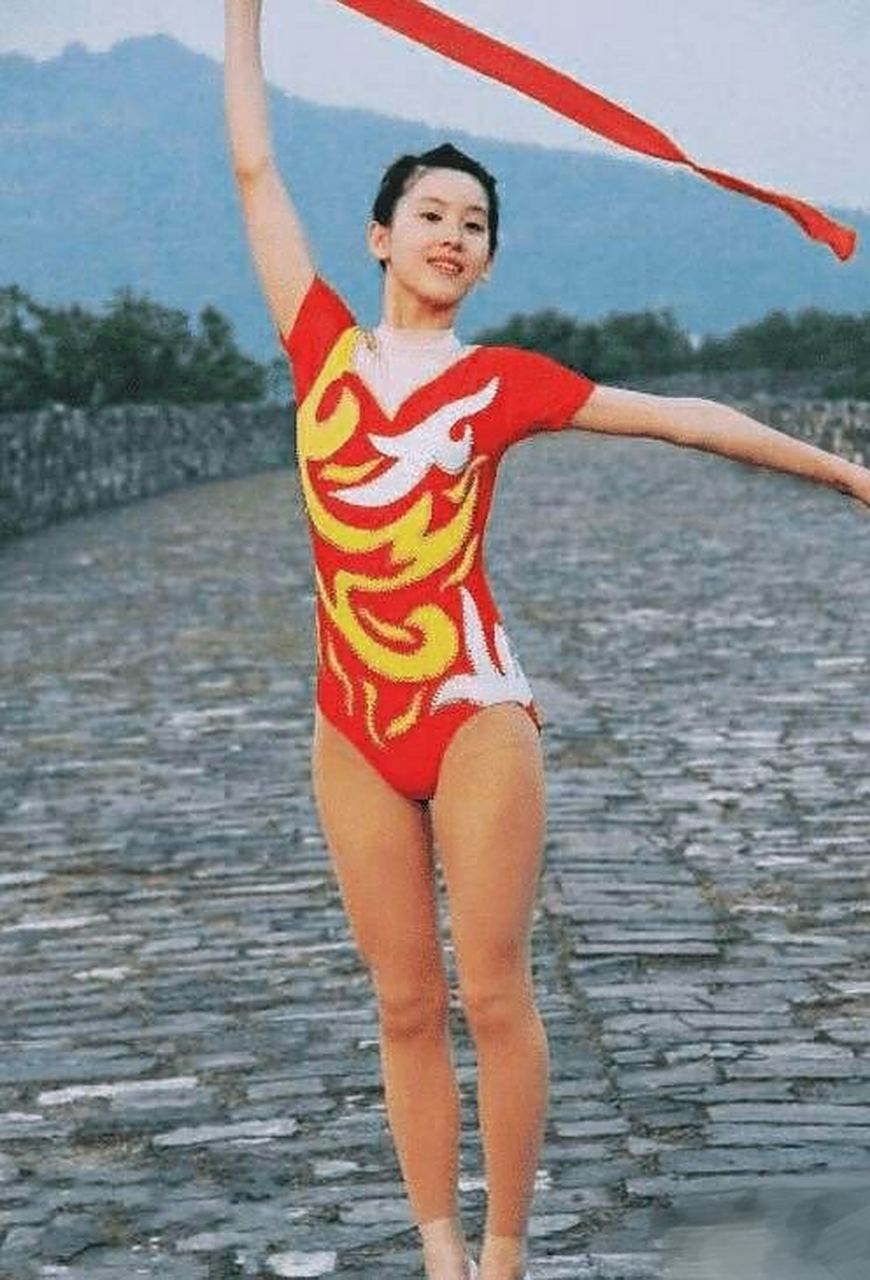 章泽天6年前跳舞生图曝光,没结过婚的她,少女感都快溢出屏幕 #作者