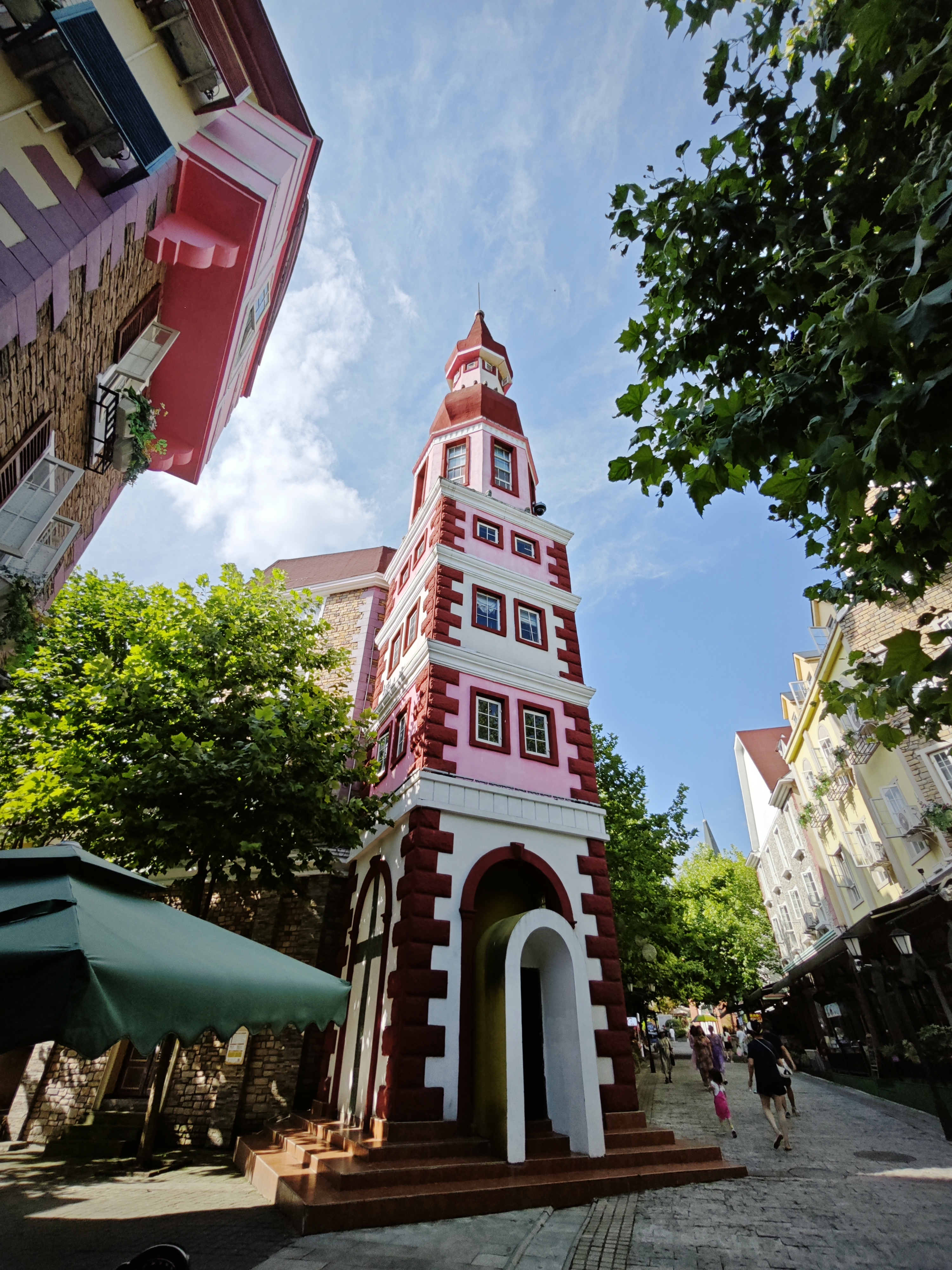 暑假来成都耍#白鹿音乐小镇,99坐落于美丽的彭州市白鹿镇.