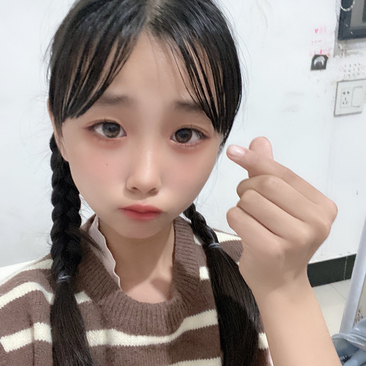 朱子涵个人资料:地区浙江,职业明星,星座天蝎座,颜值得分98.