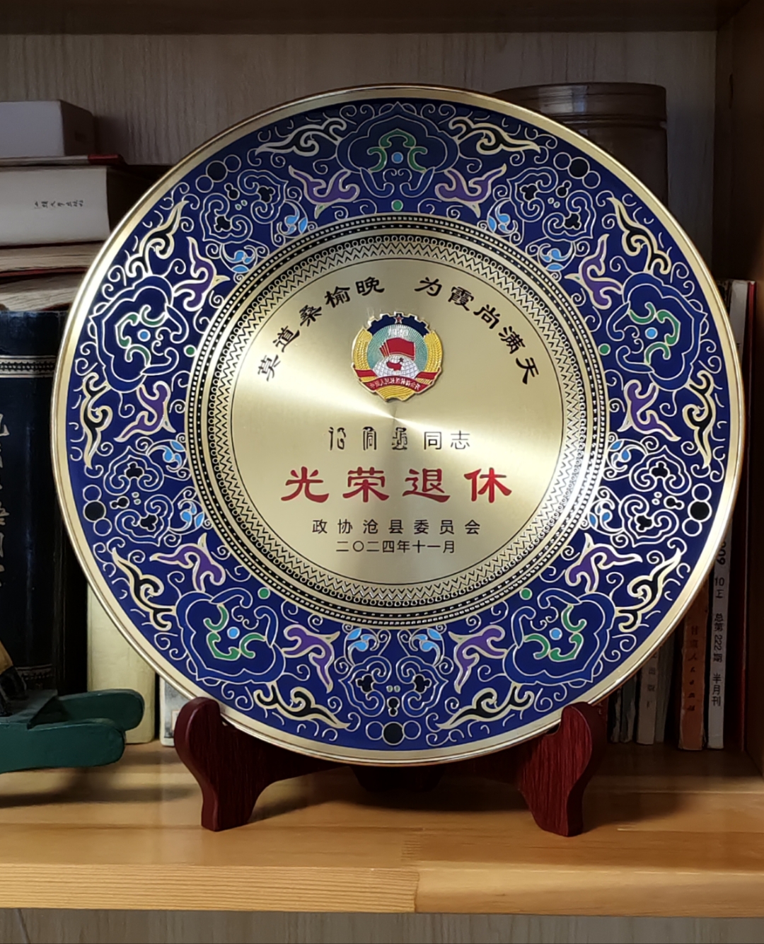 脱却绣补服,潇洒离案牍