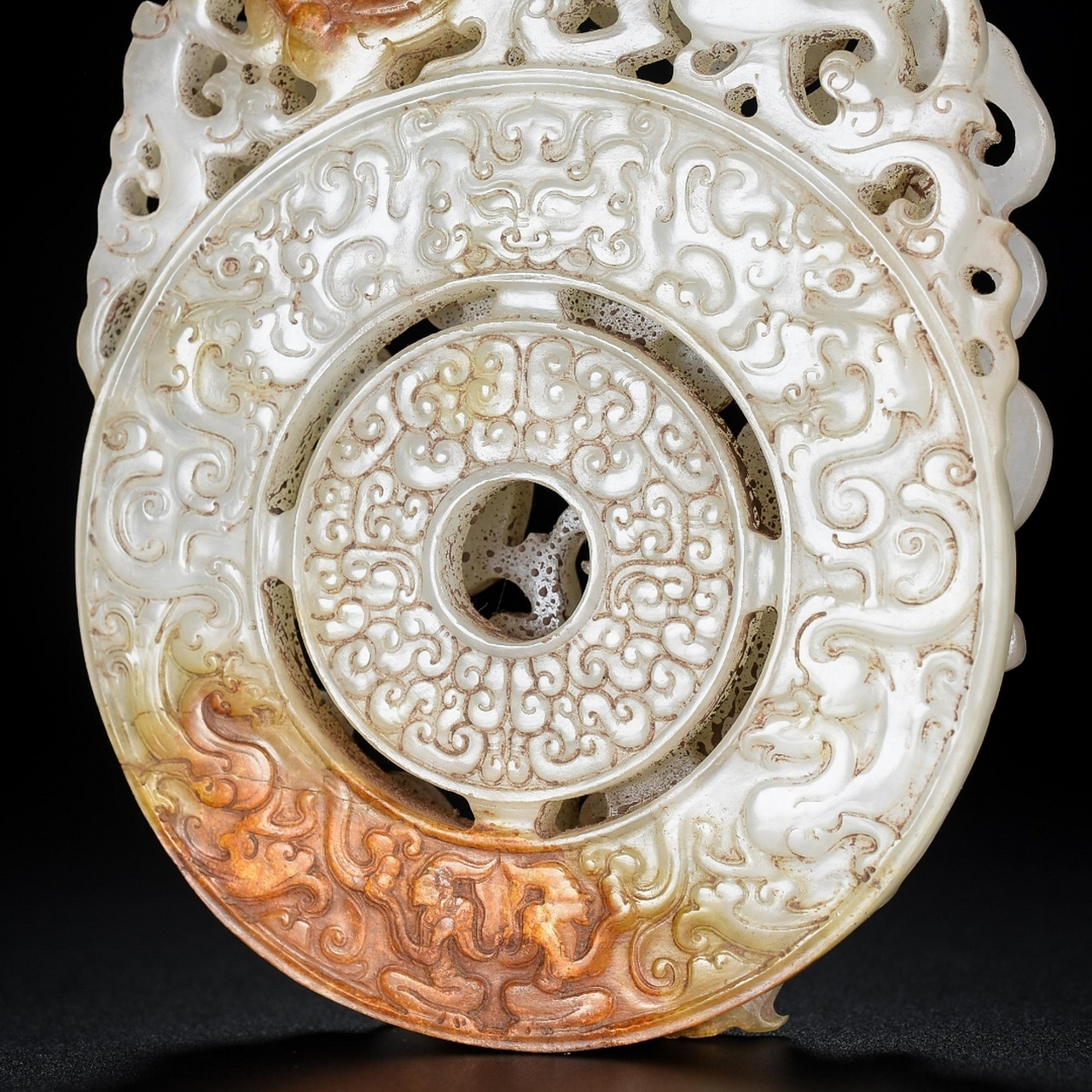 旧藏 和田老玉:双层镂空龙币!雕工精细:玉质细腻:局部带沁色!高:12.