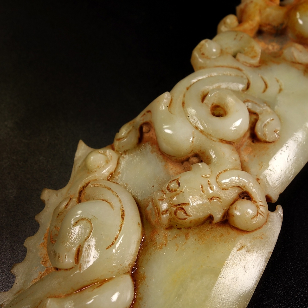 珍藏和田玉战汉造型玉刀摆件,寓意好镇宅辟邪招财转运,沁色入骨,玉质