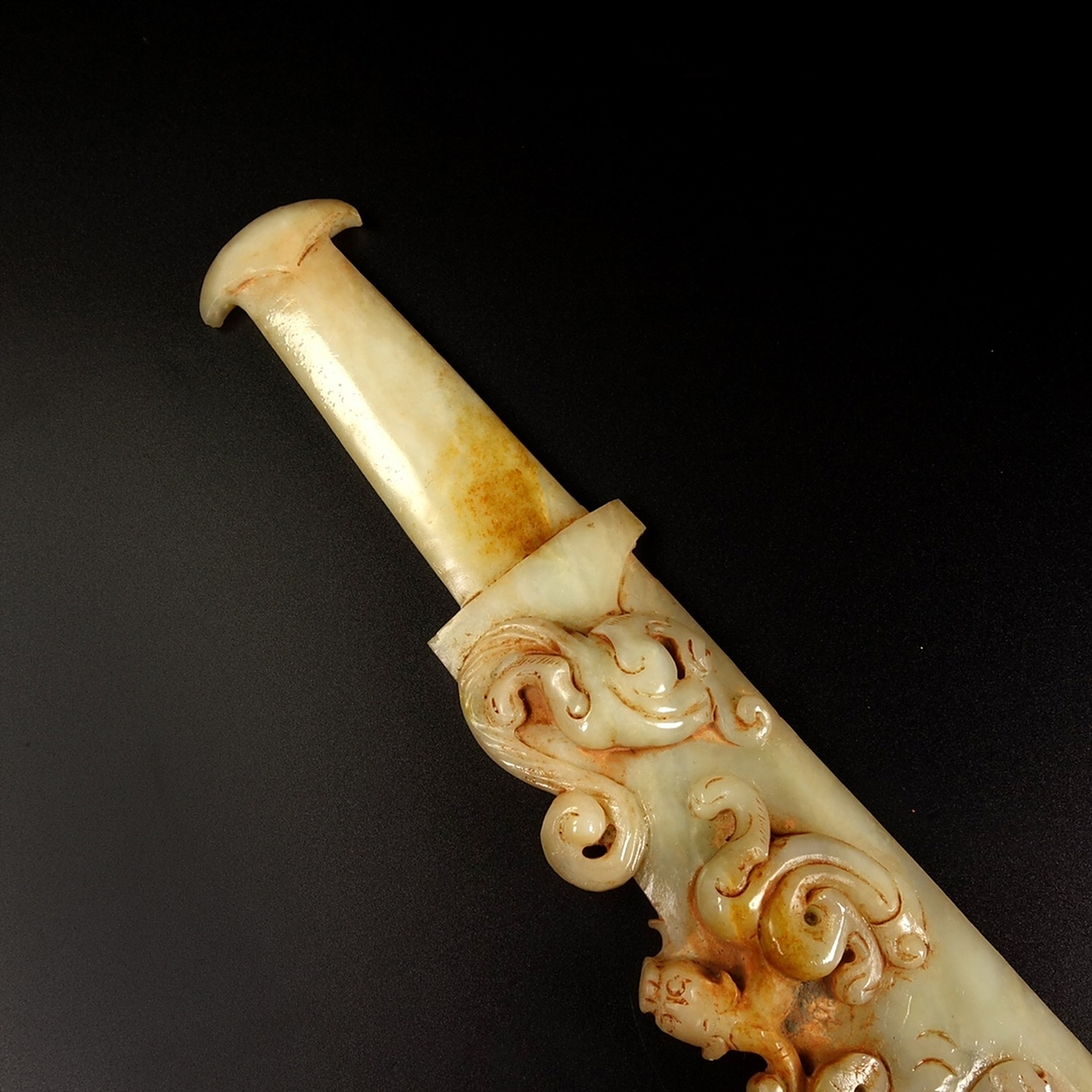 珍藏和田玉战汉造型玉刀摆件,寓意好镇宅辟邪招财转运,沁色入骨,玉质