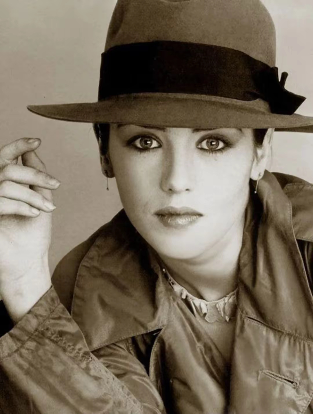 "法兰西第一美女"阿佳妮,〈迷恋〉中演绎惊悚传奇