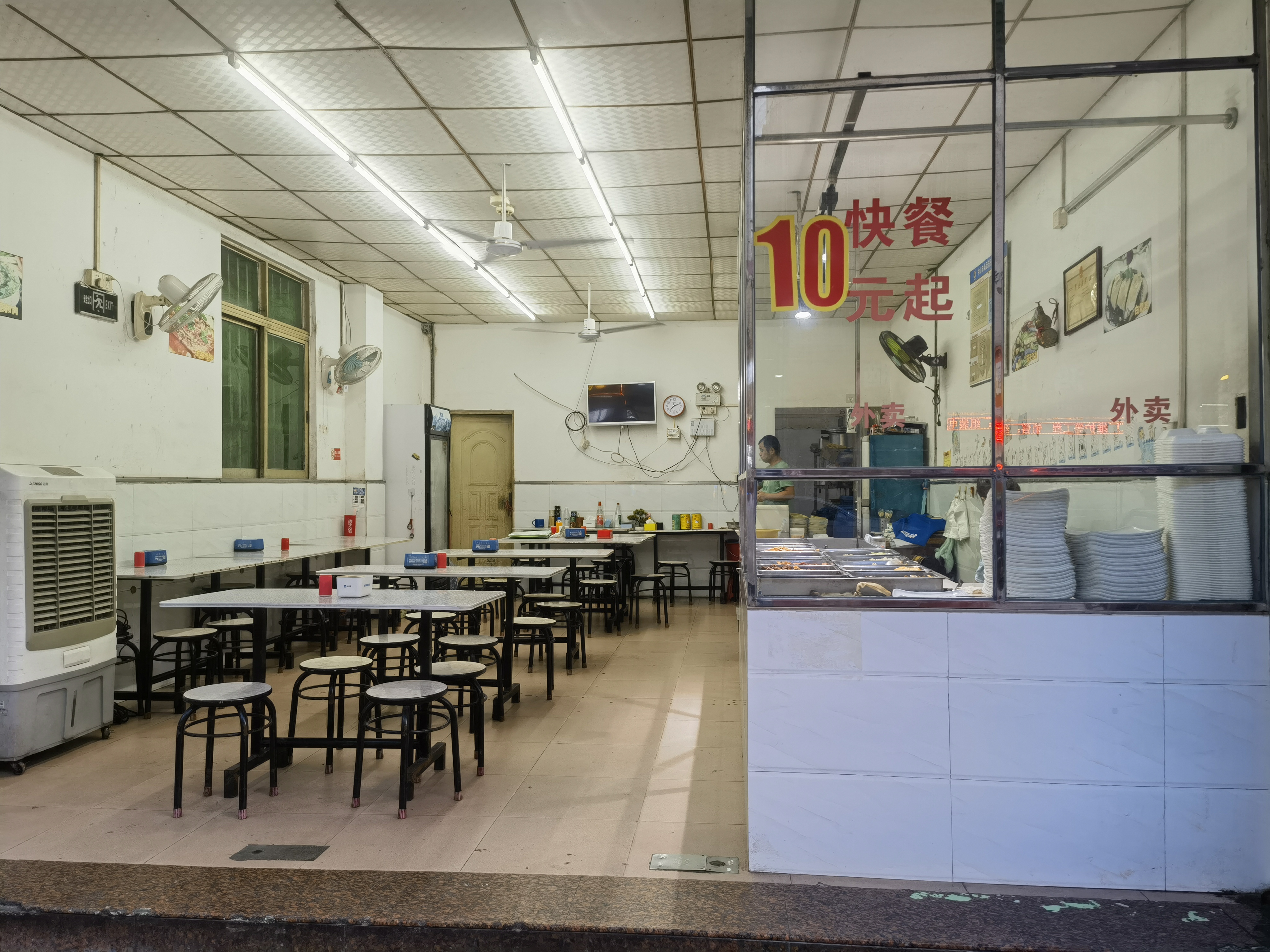 中山沙溪经营10年快餐店转让 80平 租金3900  一:周边环境 店铺名称