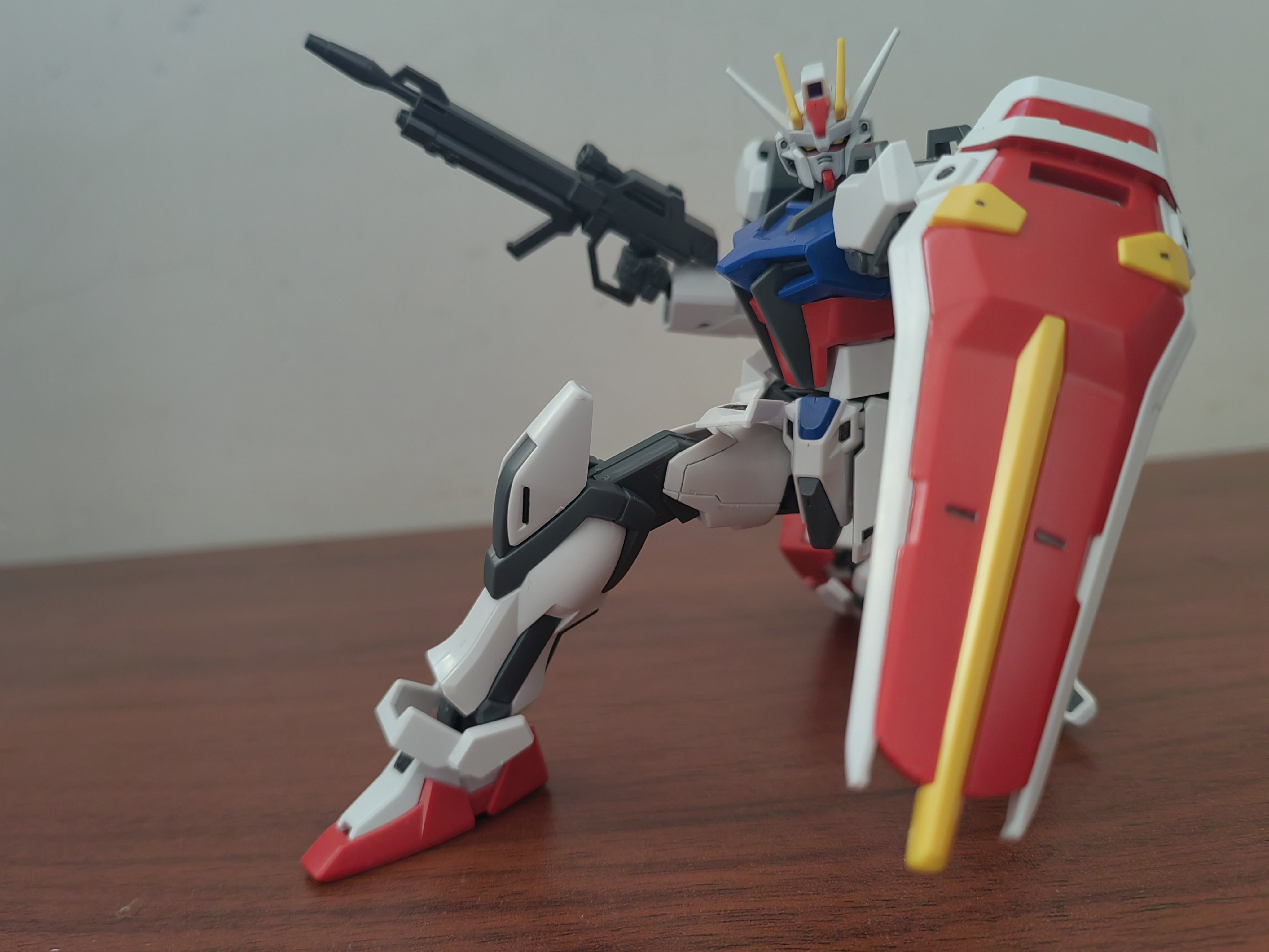 强袭高达就不多说了,以前已经介绍过,所以只谈谈模型素质.