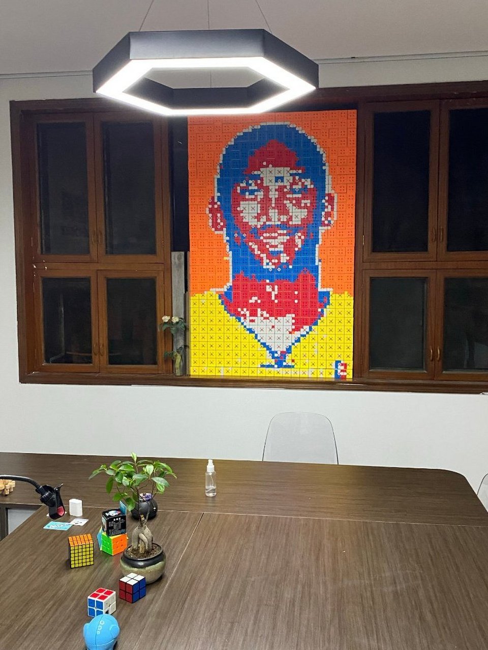 体育新鲜事#网友用魔方拼成的科比画像,用了很多时间和心血,没想到被