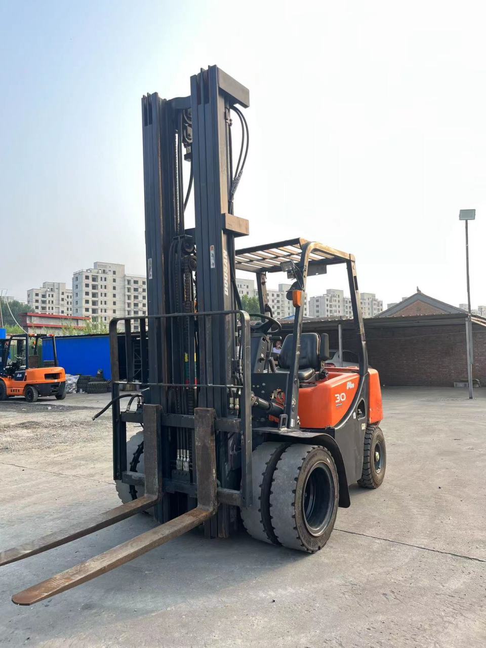 三级门架升高7米叉车,挑战自我!