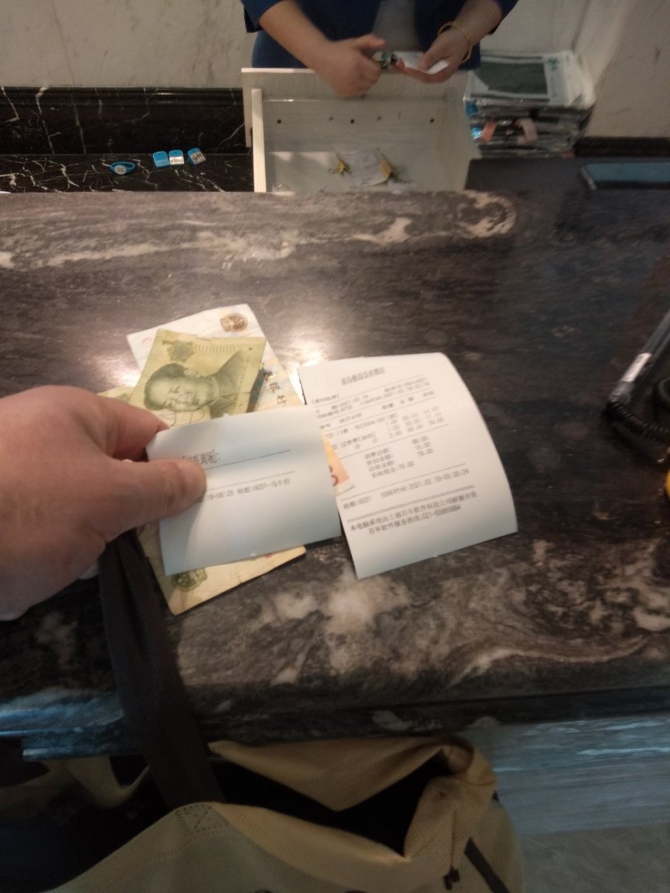 [汗]#青岛雅海洗浴中心乱收过夜费,存在欺骗消费者什么提示都没有,等