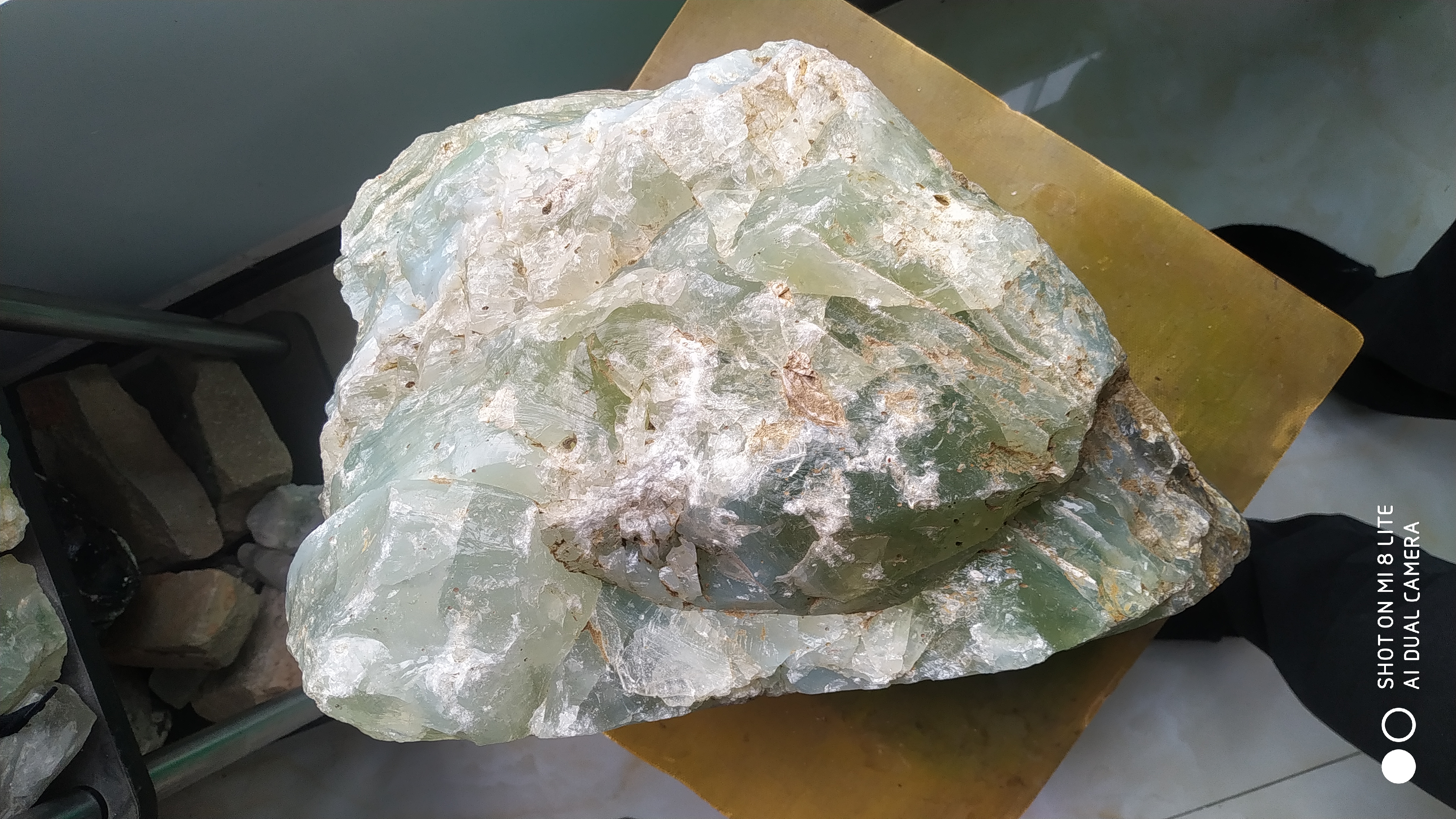 晶体重60斤以上,是收藏,室内摆件观赏,饰品制作不可多得的矿晶宝石