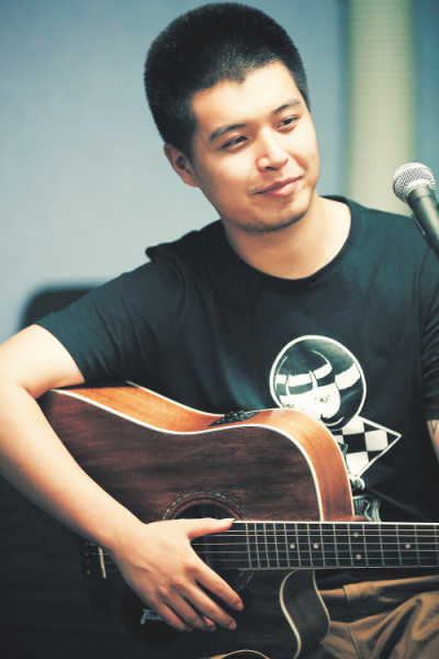 《南山南》是由中国内地民谣歌手马頔演唱的一首歌曲,这首歌收录在他