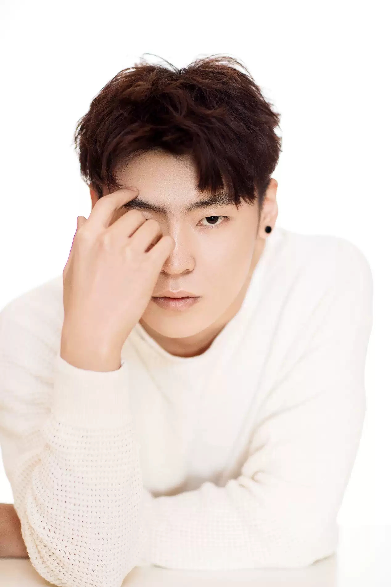 《多想在平庸的生活拥抱你》是由中国内地歌手隔壁老樊