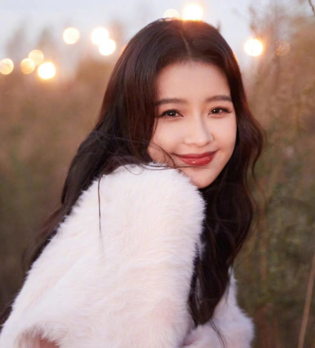 杨紫单身蛮长时间了,圈内追她的男明星很少,不过她爸爸在她不拍戏的