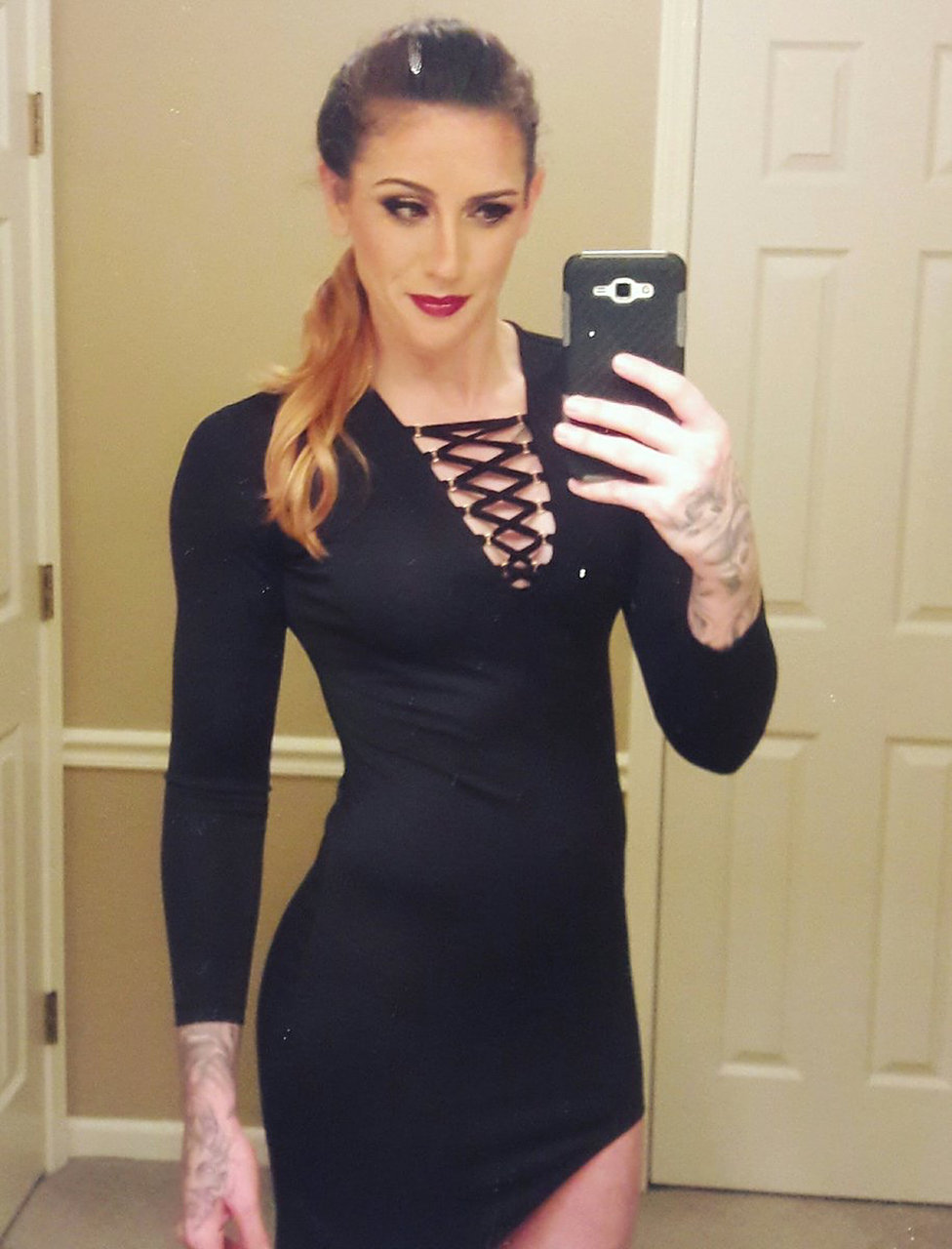 梅根·安德森(10-4,5k,2s)今年29岁,身高183cm,臂展184cm.