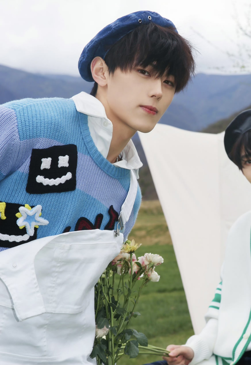 胡瀚文# 变形记走出来的胡瀚文,我觉得敲可爱啊![偷笑][偷笑][偷笑]