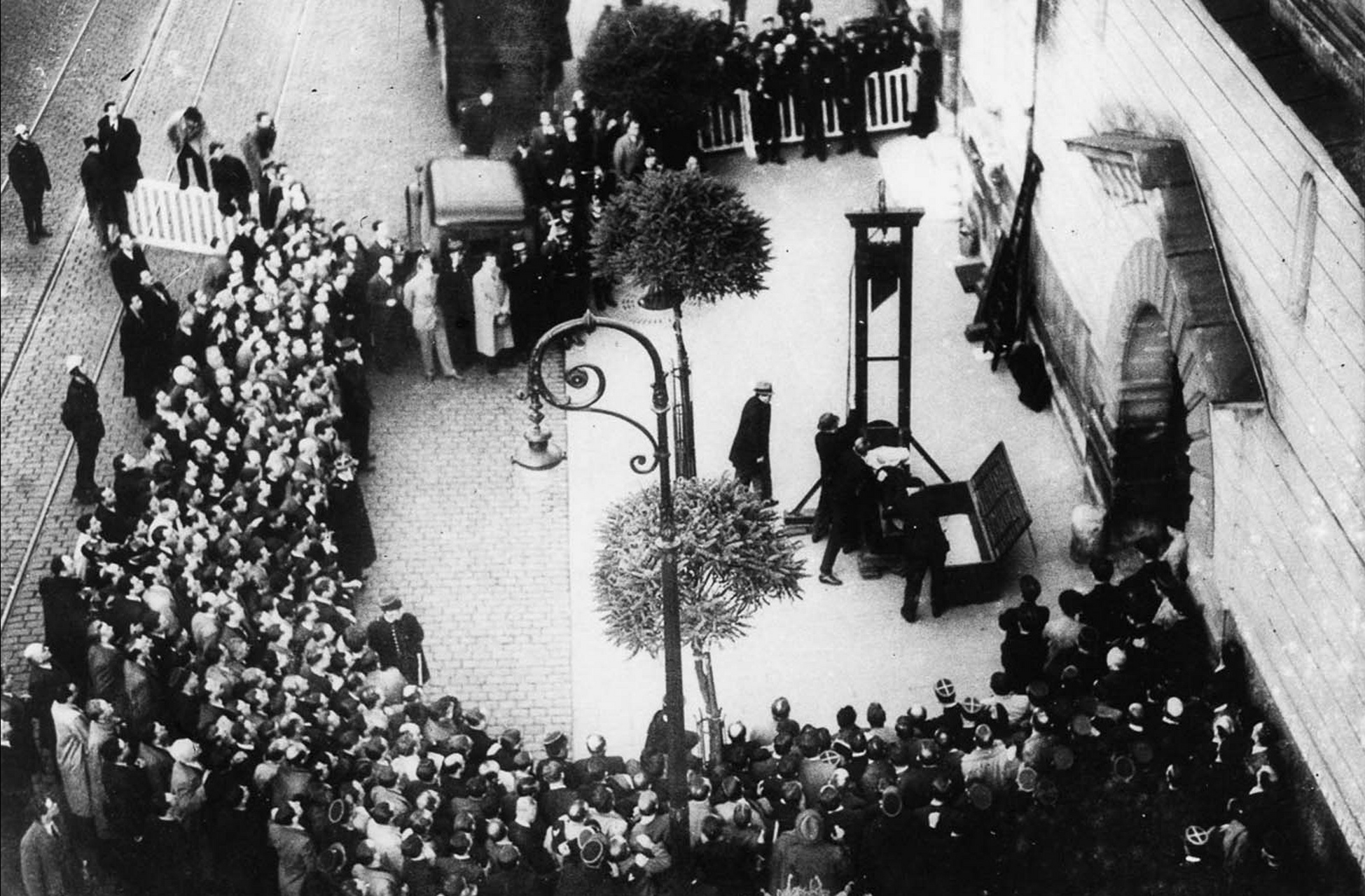 1939年6月17日一大早,欧仁·魏德曼被架上断头台,他不知道的是,自己将