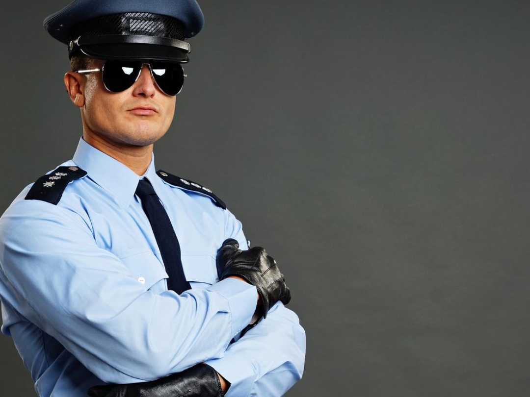 老婆所在的办公楼发生了一起意外,有人不慎从高处坠