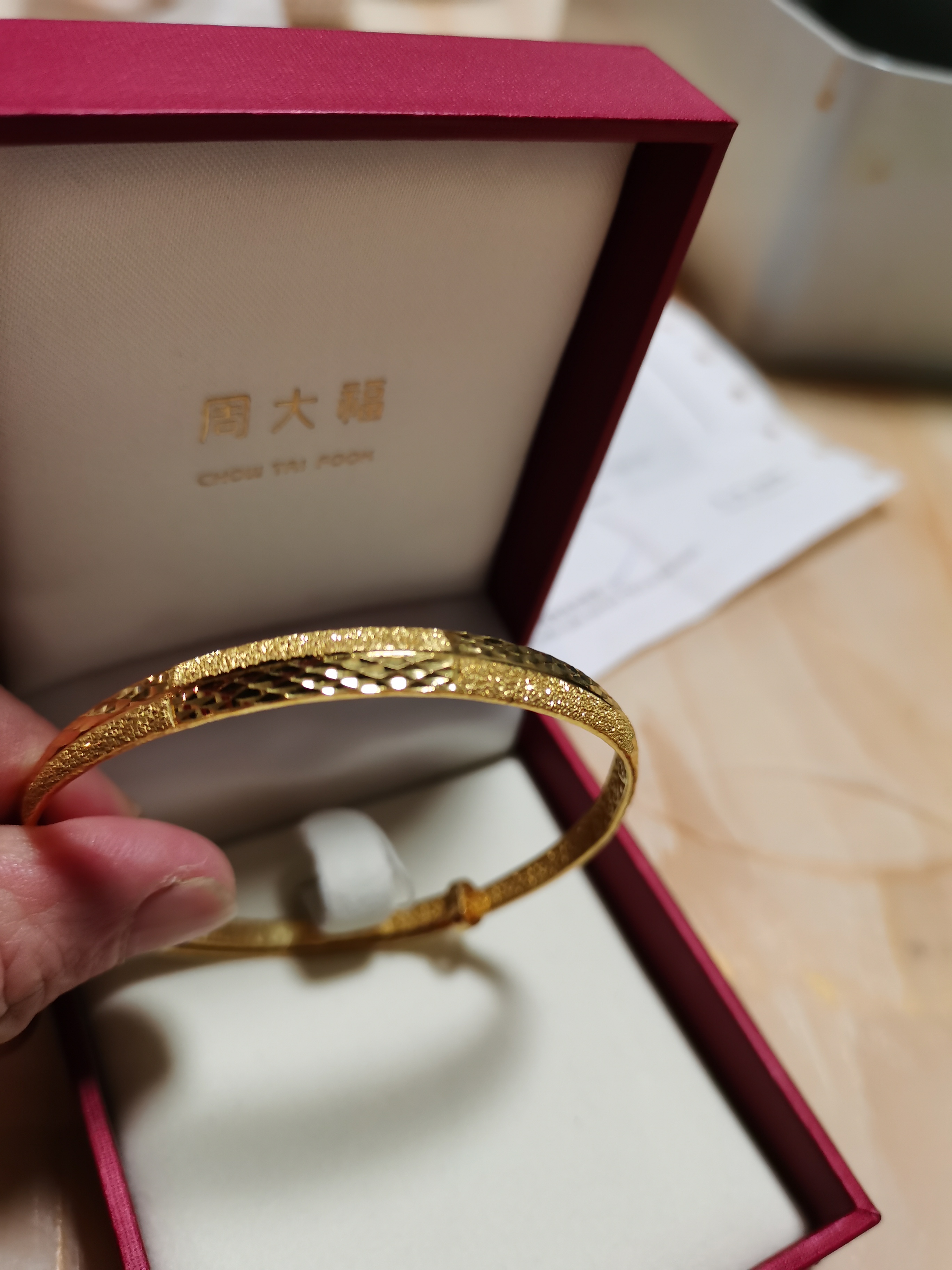 这是我2019年春节去香港玩买的一个金手镯.