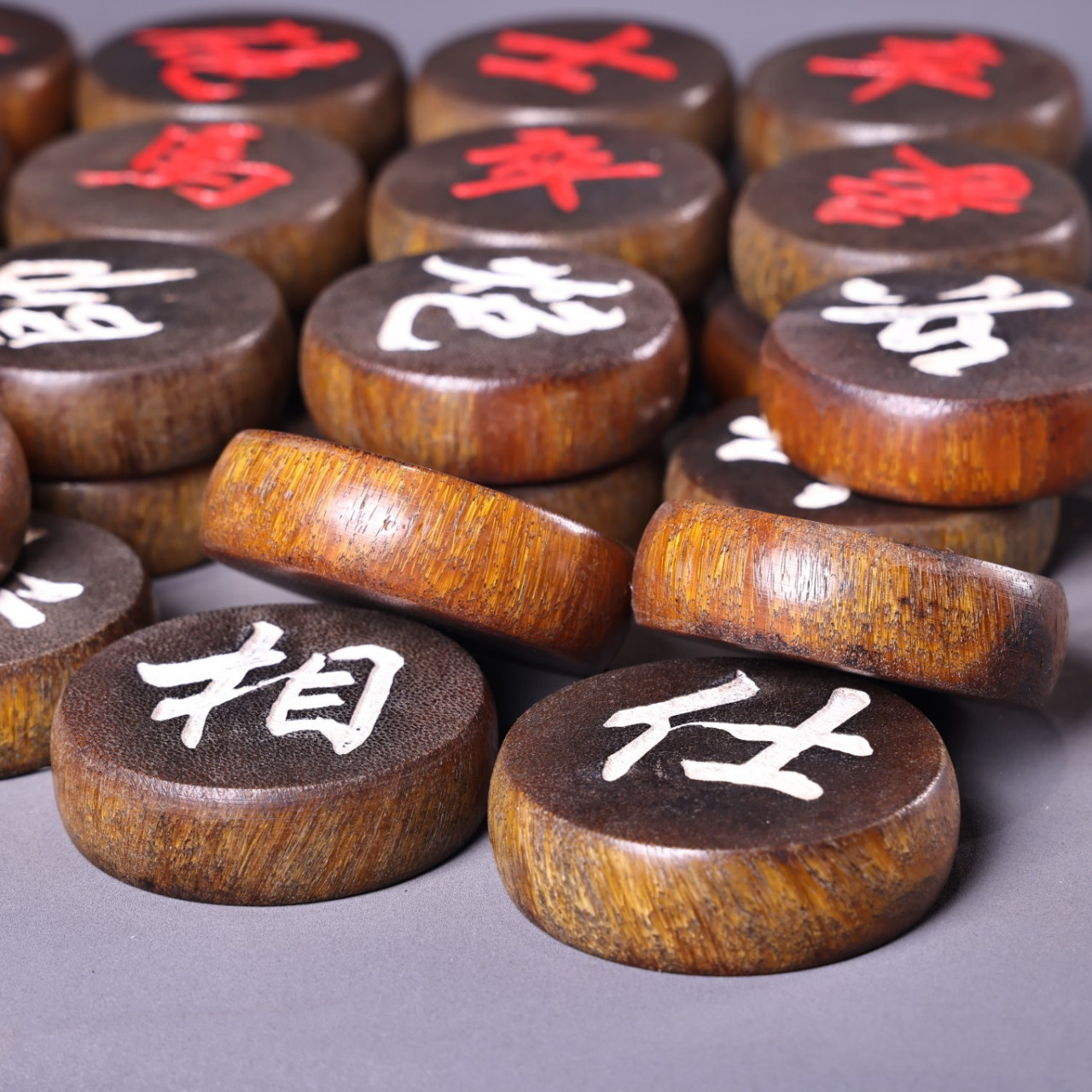 珍品旧藏收罕见犀牛角雕刻象棋一套#老物件# #动态连更挑战