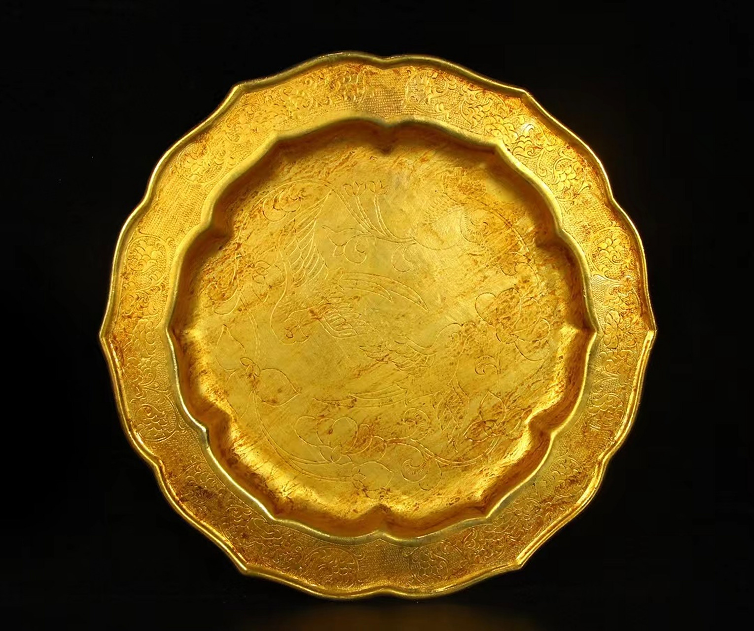 珍藏唐代鎏金酒具一套 壶  长19厘米,高25厘米,杯  直径5厘米,高7厘米