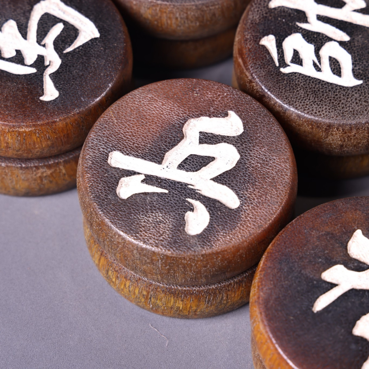 珍品旧藏收罕见犀牛角雕刻象棋一套#老物件# #动态连更挑战