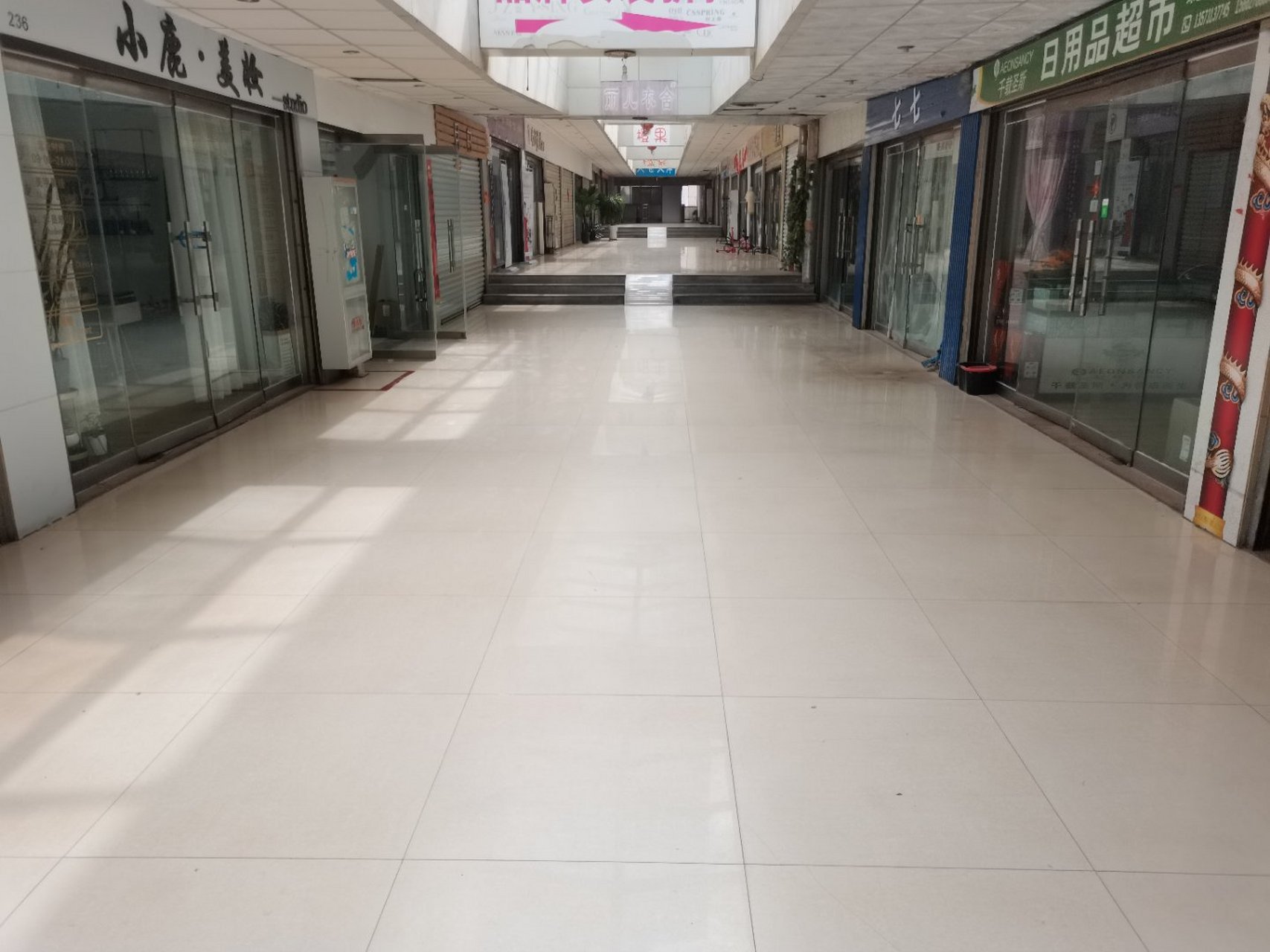 十年以前的章丘香港街非常的热闹,属于繁华街道.