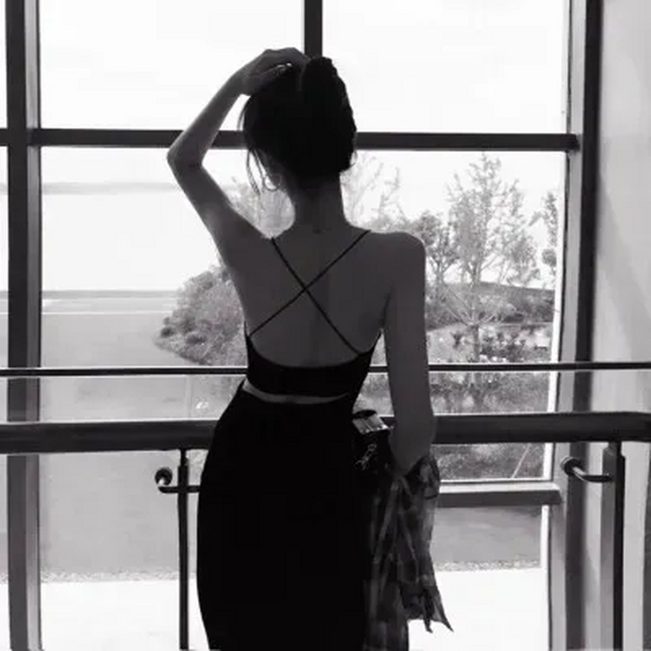 一小卖部开在某集团总部楼下一楼,因此这公司每次