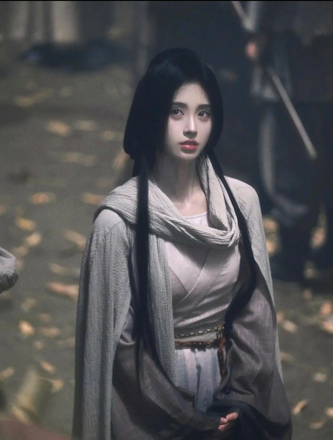 这就是《诗经—蒹葭》说的"所谓伊人"吧~小鞠真的好好看