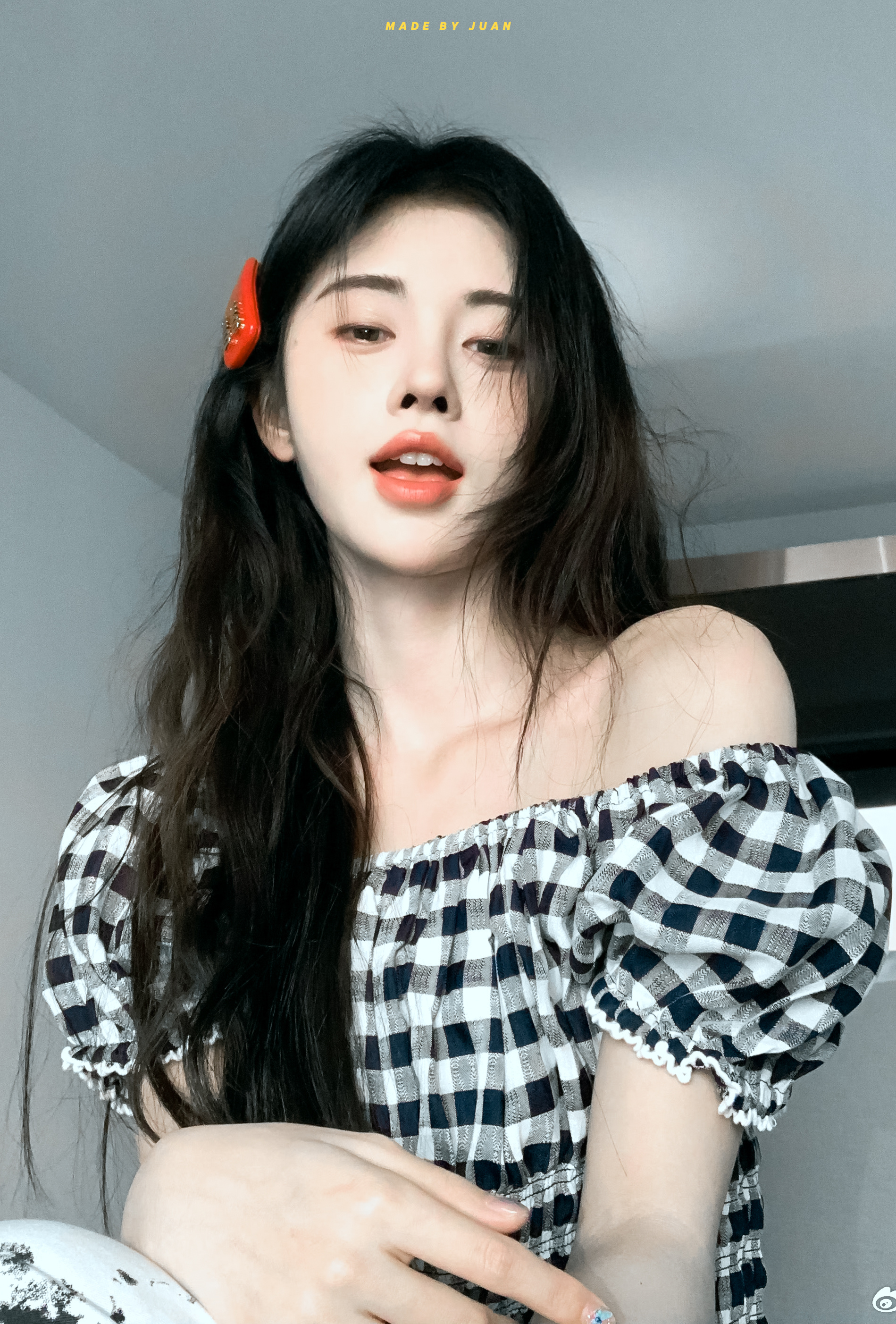 鞠婧祎头发真的饱受诟病啊……一直以来鞠婧祎被黑的就是头发始终带须