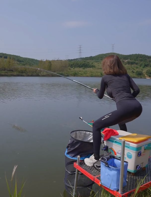 美女爱钓鱼#美女在钓鱼# #遇到好身材