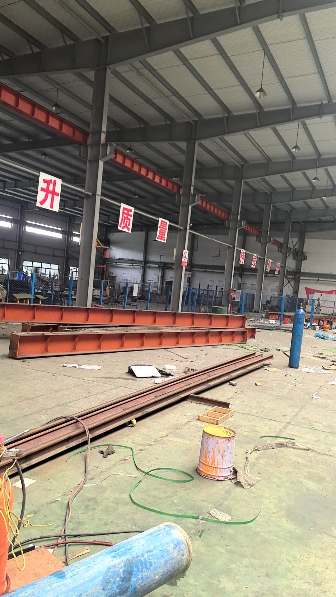 8米行车梁出售:400高x上300/12x下260/12共82根,根重650公斤江阴提