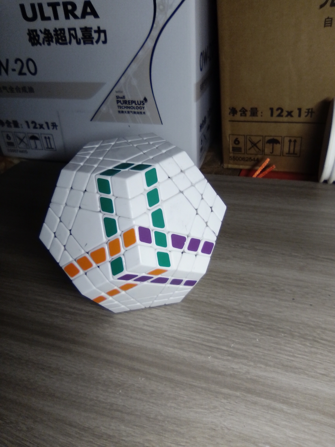 五阶五魔方之三位一体,三个柱子相互交错,又在同一个魔方里,所以叫三