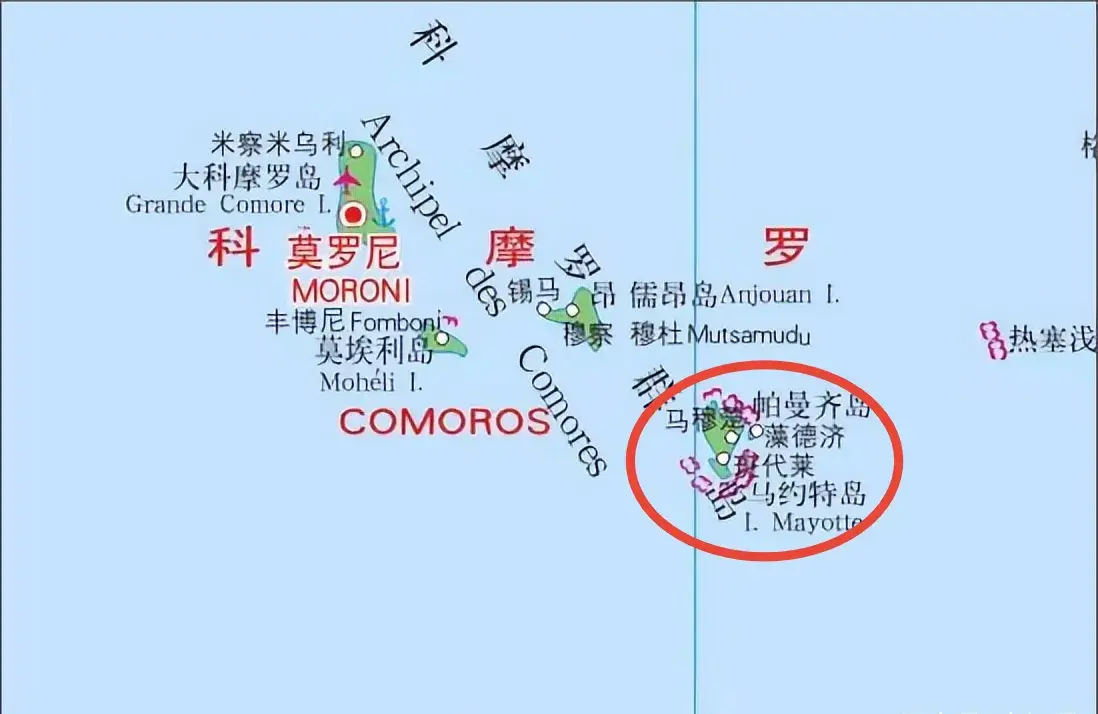 马约特岛位于印度洋莫桑比克海峡附近,与大科摩罗岛,昂儒昂岛,莫埃利
