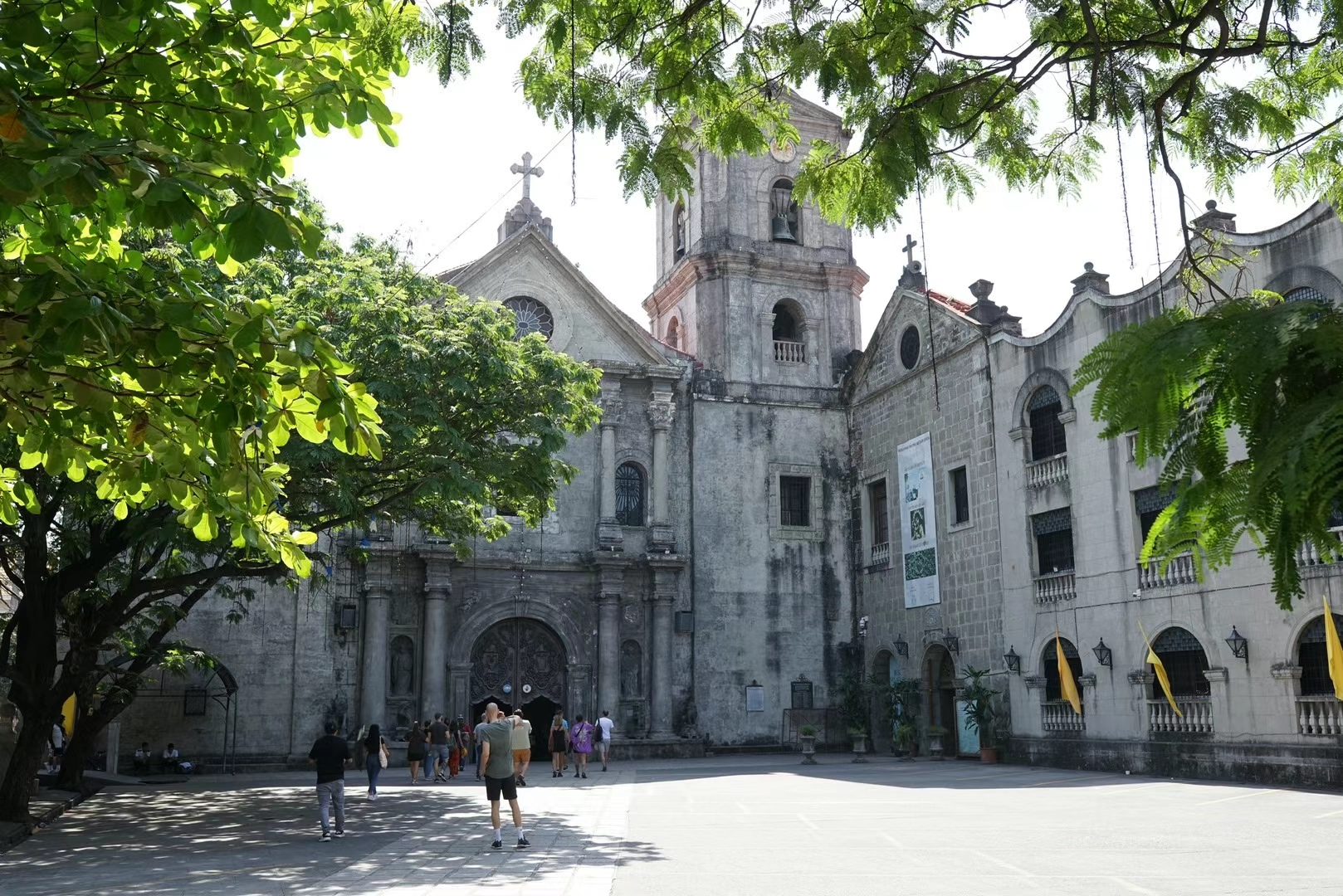 菲律宾首都马尼拉街头巷尾. 没去过,朋友圈看看.