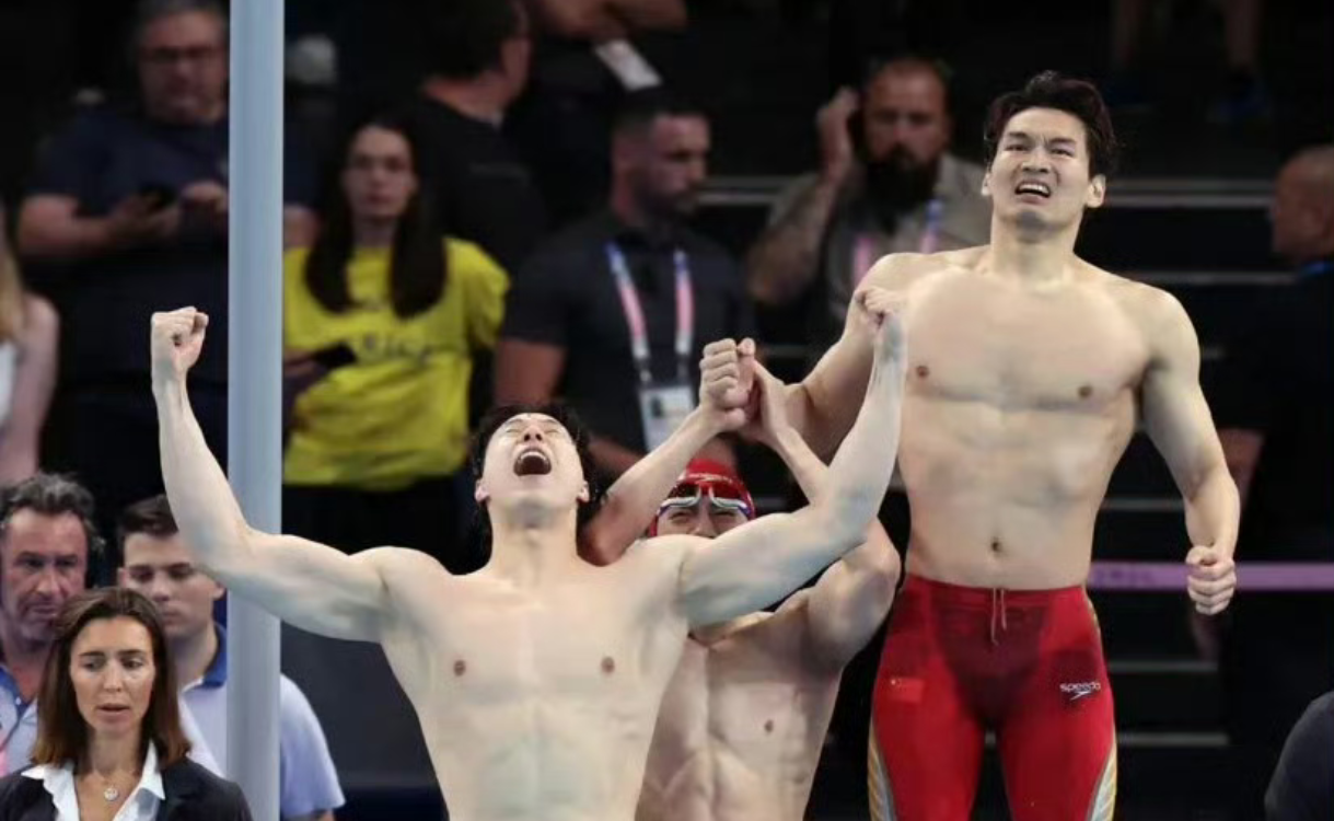 【荣耀时刻:29岁泳坛老将徐嘉余终圆奥运金牌梦】  在巴黎奥运会璀璨