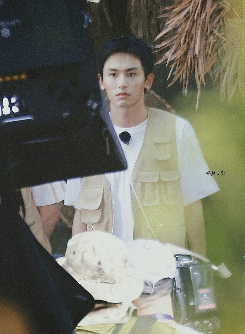 张哲瀚奔跑吧三亚路透,期待你的精彩表现.加油加油加油!