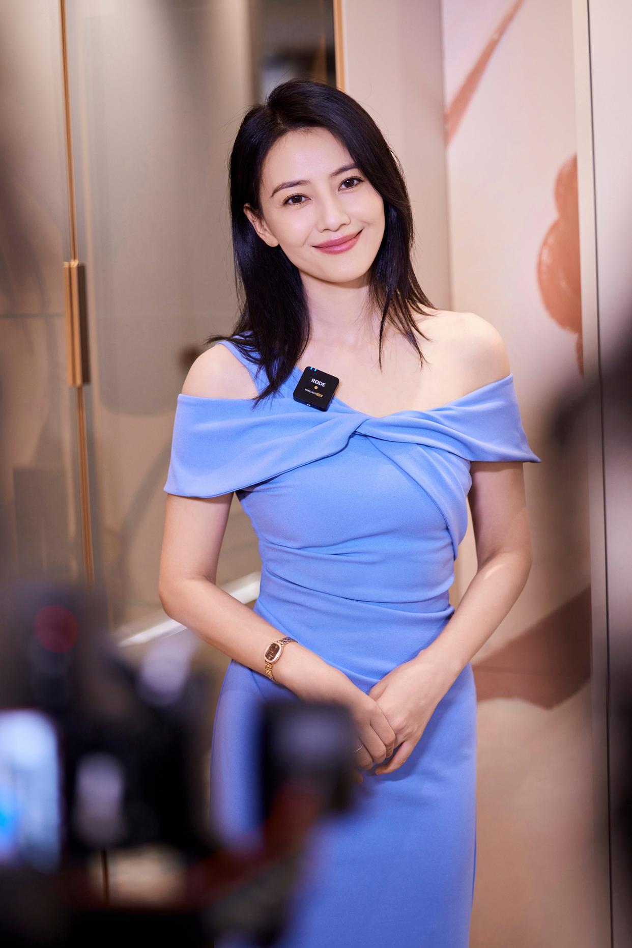 快来学学她的穿搭秘诀,做个时尚又甜美的少女吧!  #高圆圆 #连