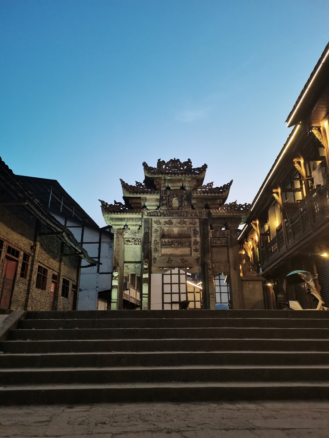 达州石桥古镇:夕阳下的千年古街夜景