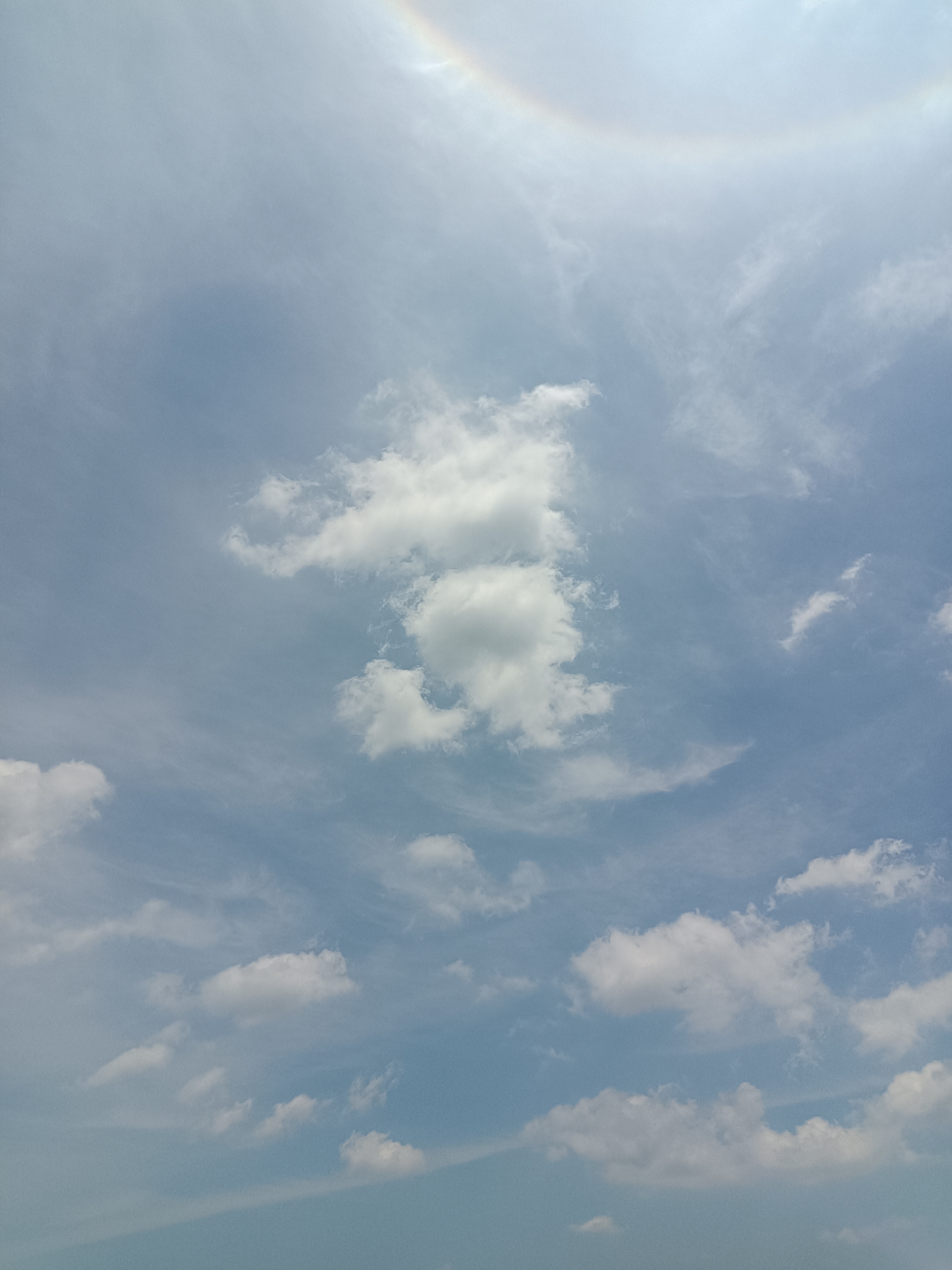 9415晴朗天空,白云悠悠,一幅大自然的画卷悄然展开!