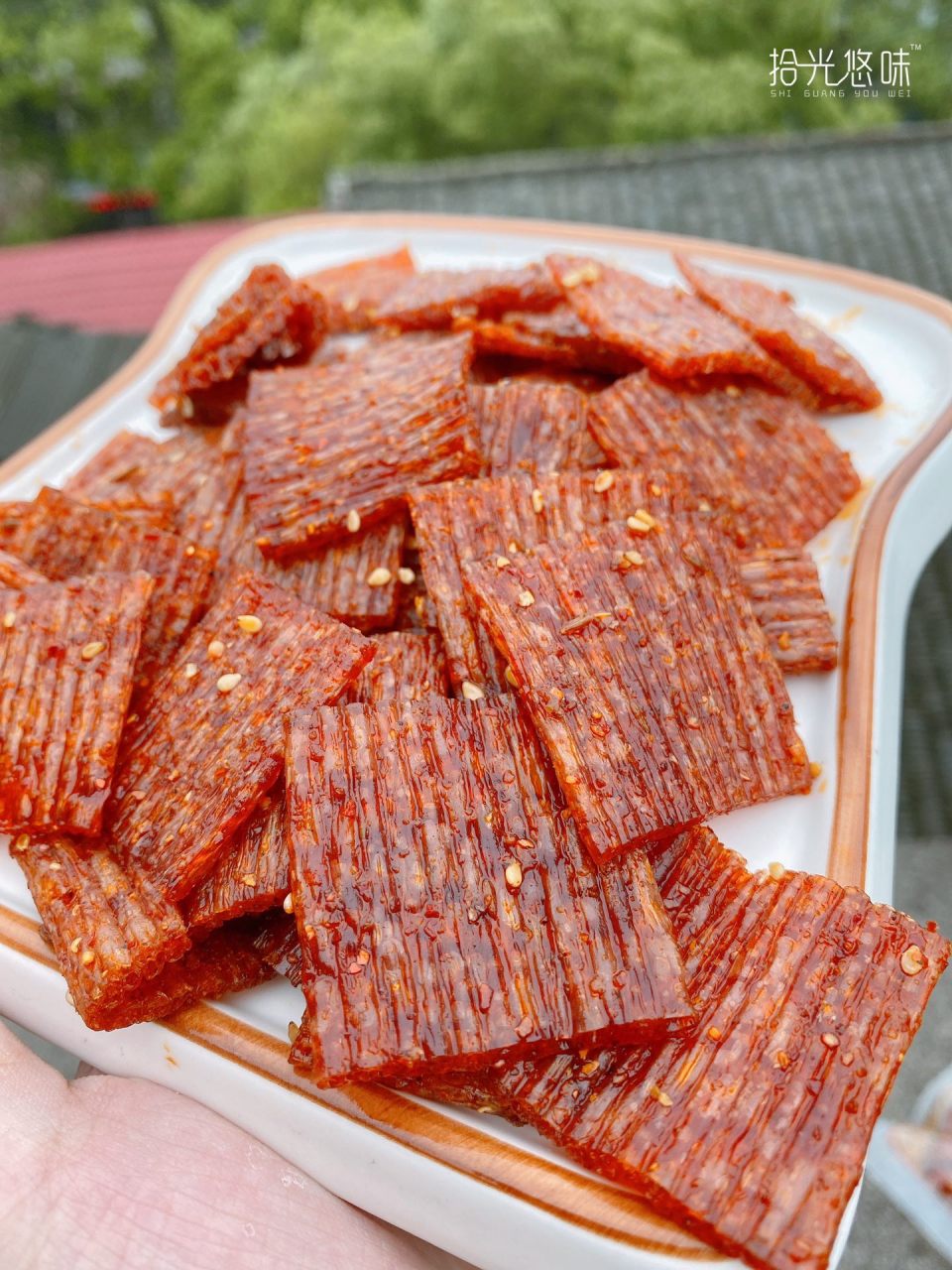 网红蒜薄块 蒜香带辣,超好吃,不愧是销冠[愉快]#辣条# #拾光悠味辣条