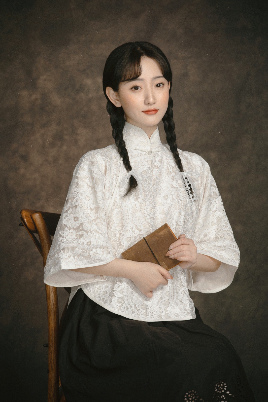 那个时代的女青年服装叫什么林思妤的国风旗袍民国青楼端茶女子服装