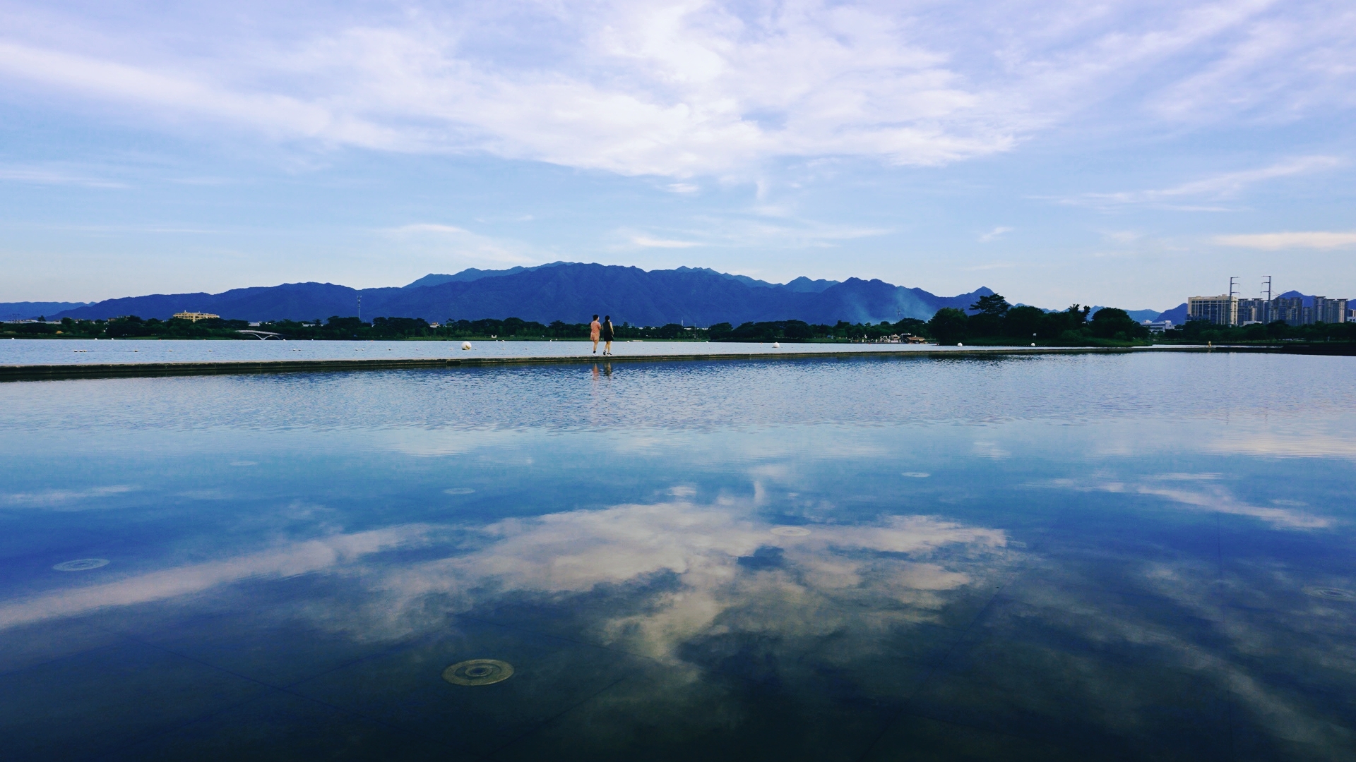 天空之镜 [赞啊]肇庆砚阳湖特色景点:"天空之镜" 水面就是大镜子,水天