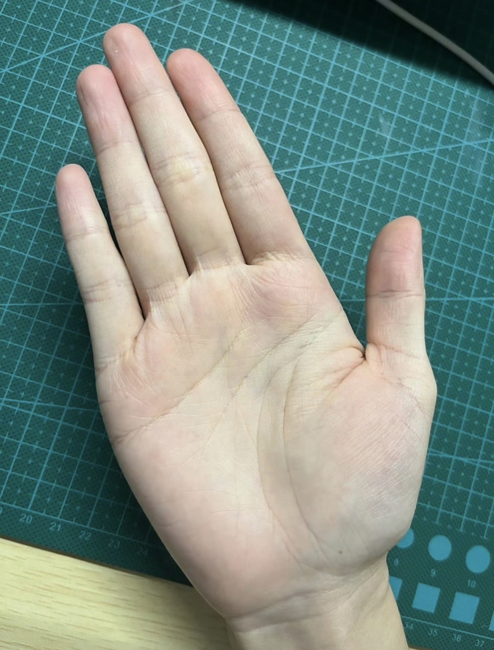 气血不足,经常体倦腰疼,生命线有辅助文更加说明了这一点,川字纹的你