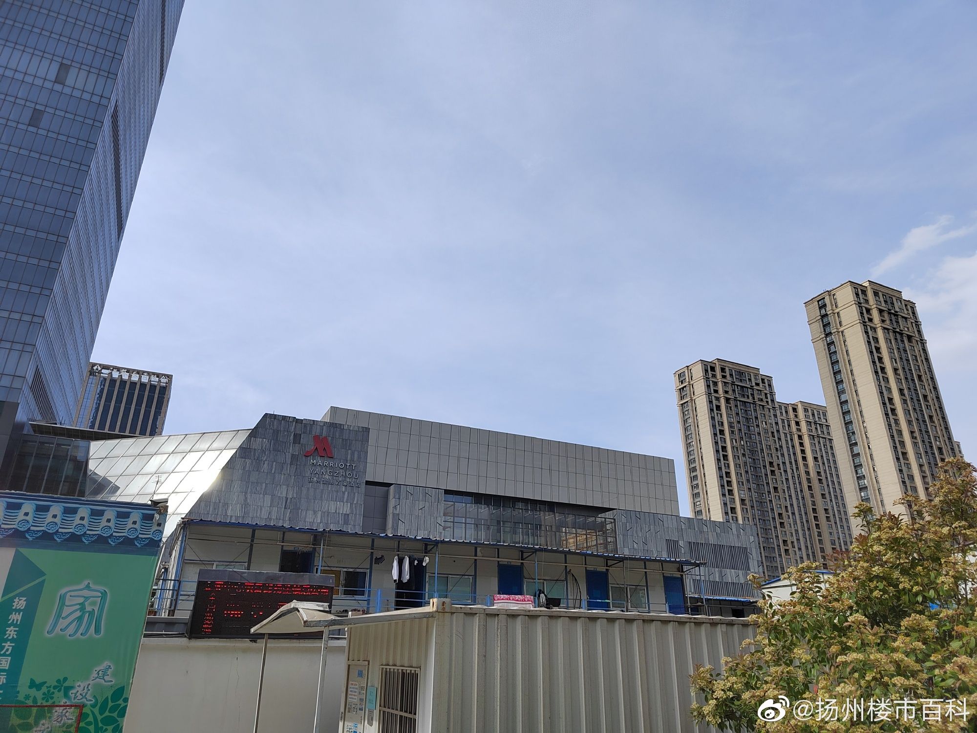 金奥万豪酒店外立面已完工,logo已上墙,内部装修暂无动静.