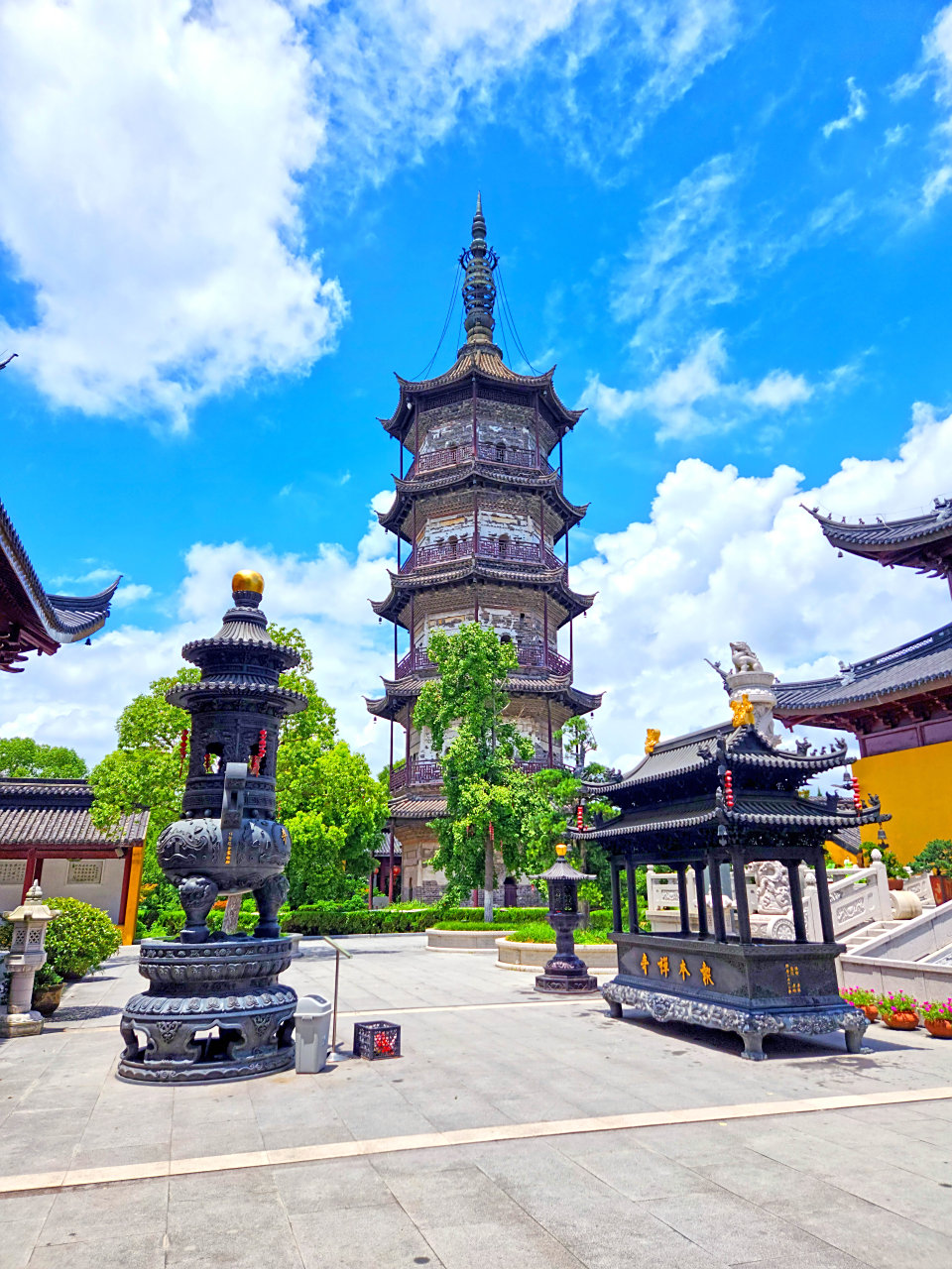 【东湖也有香火地,鹦鹉洲上报本寺】报本寺,又名"报本塔院",位于浙江