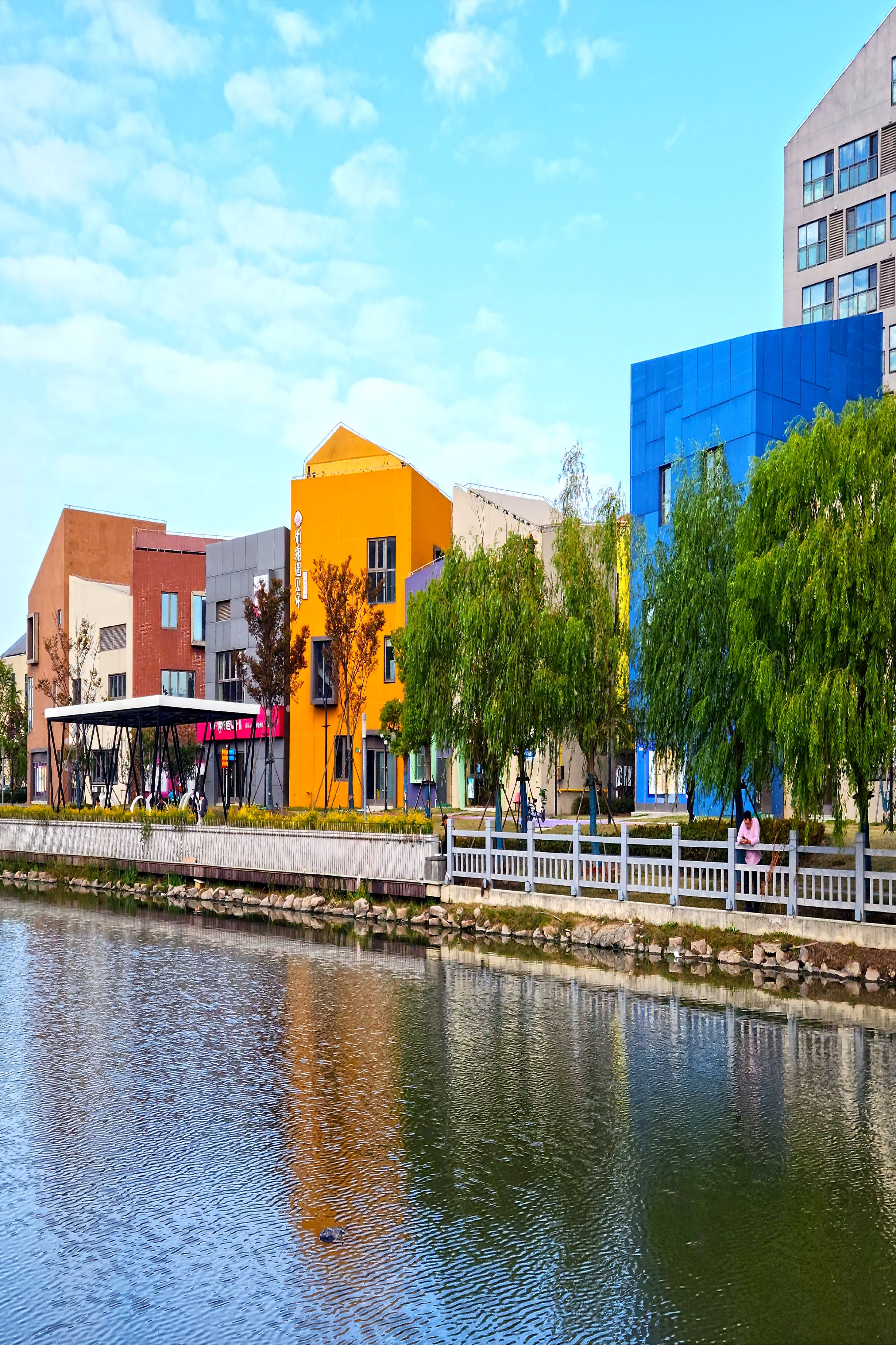 临港有个童话般的欧景小镇】在上海临港夏涟河畔,有这么一处欧式小镇