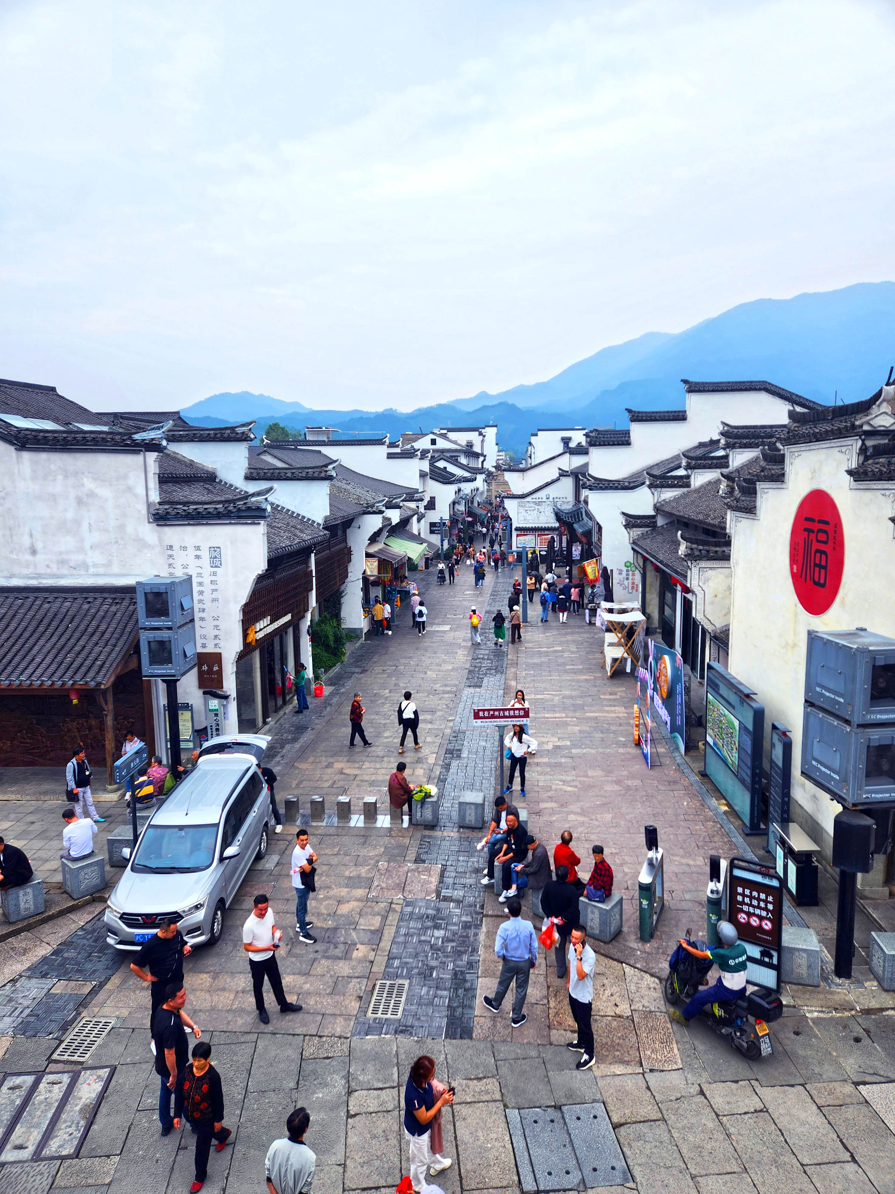 梅城古镇,浙江杭州建德市下辖的一个镇级城镇,古代为严州府地