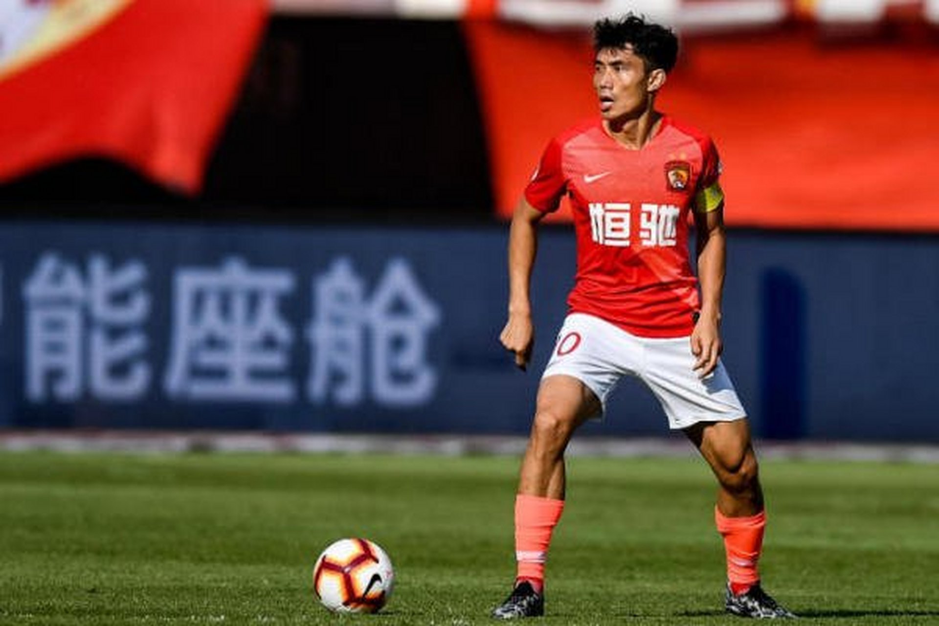 同时,高寒不再担任广州恒大淘宝足球俱乐部总经理职务,工作另行安排.