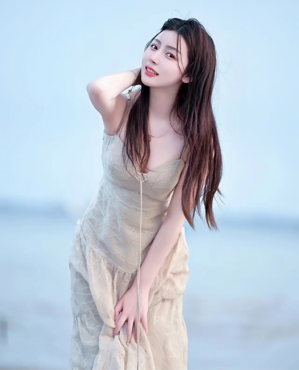 飘逸长发,女神的神秘魅力一头长发,如丝般柔滑,散发着迷人的香气.